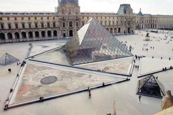Piramide del Louvre, Paris