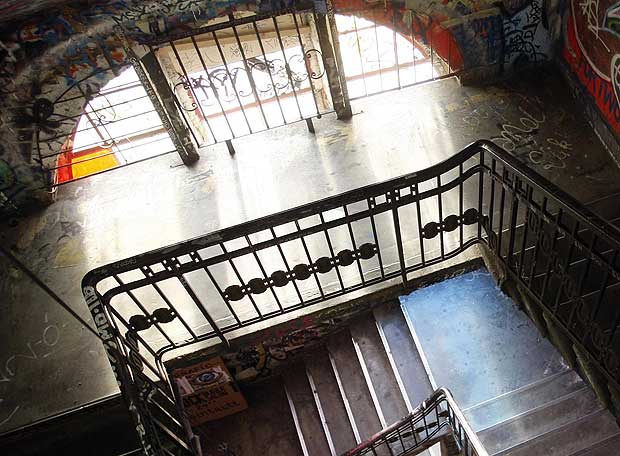 Escalera interior de la casa de los artistas, en Berlin