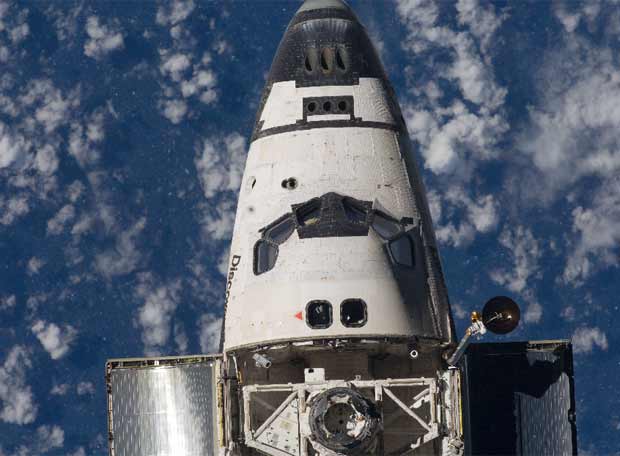 discovery20090319elpepusoc_2 Una imagen del transbordador 'Discovery' - bodega de carga abierta con elementos constructivos