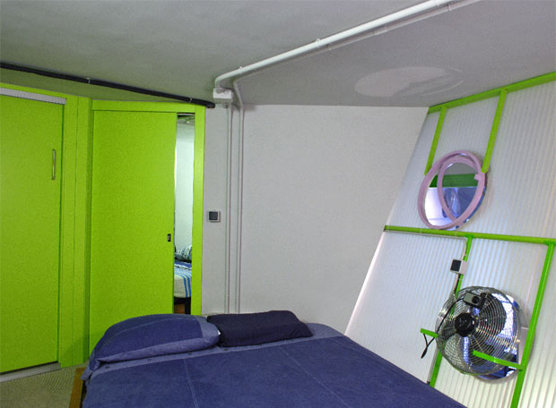 Un dormitorio de la Tupper Home