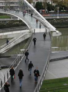 Puente de Calatrava unido a la pasarela de Isozaki