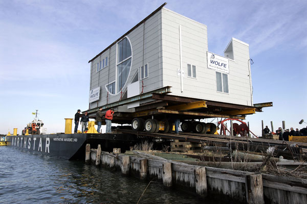 La casa siendo trasladada | AP