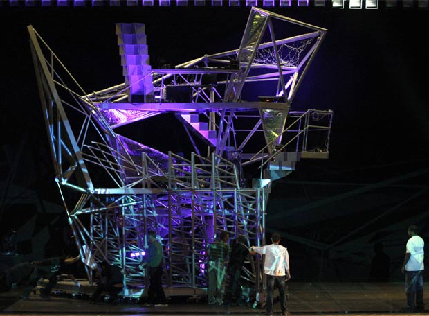 benedetta20090430elpmad_5 Montaje de la escenografía del espectáculo Nearly Ninety, concebido en el estudio de la arquitecta Benedetta Tagliabue.