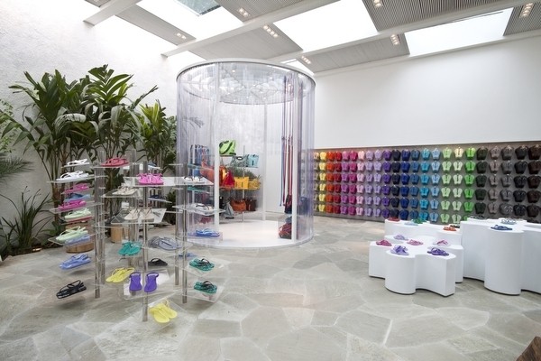 Nuevo concept store de Havaiannas en San Pablo, de Isay Weinfeld - Foto: Havaiannas