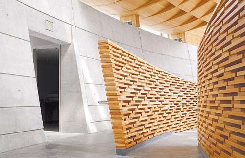 Madera. En el interior, la estructura de abeto Douglas aporta calidez. 