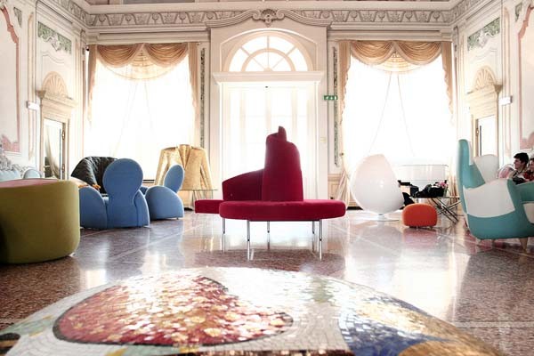 Hotel Byblos, ambientado por Alessandro Mendini Foto: EINo StressI / CC