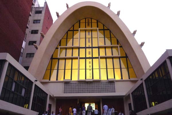 El arquitecto Eugenio César proyectó un nuevo retablo con reminiscencias clásicas