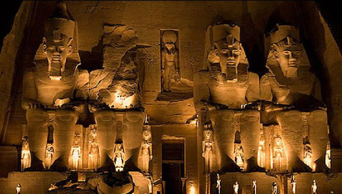 El espectáculo de luz y sonido en el templo de Ramses II, Abu Simbel