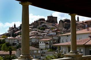 Tui, piedra noble en Galicia