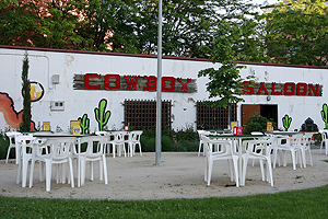 barcowboy_1241690568_extras_ladillos_1_0 El Bar Cowboy, último vestigio de los americanos