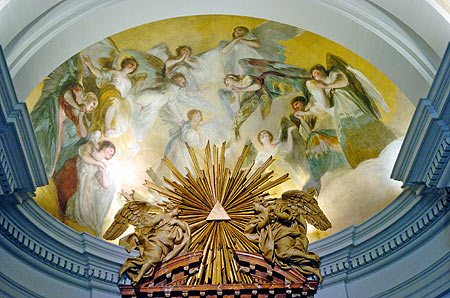 Frescos de Goya en el altar (Foto: Begoña Rivas)