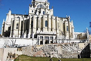 Muralla Árabe y Catedral de La Almudena, Madrid