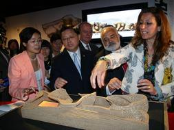 Benedetta Tagliabue muestra la maqueta