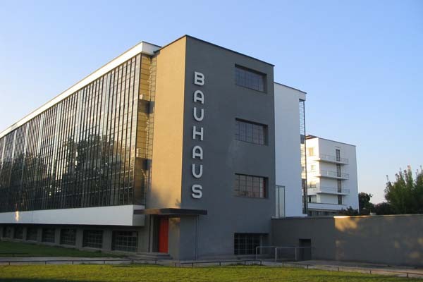 Edificio de la Bauhaus en Dessau Foto:  Cethegus