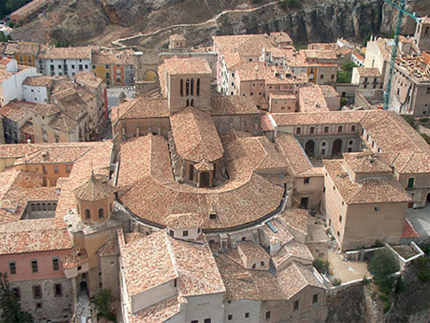 En realidad, Cuenca son dos ciudades unidas entre sí, la alta y medieval y la baja y moderna