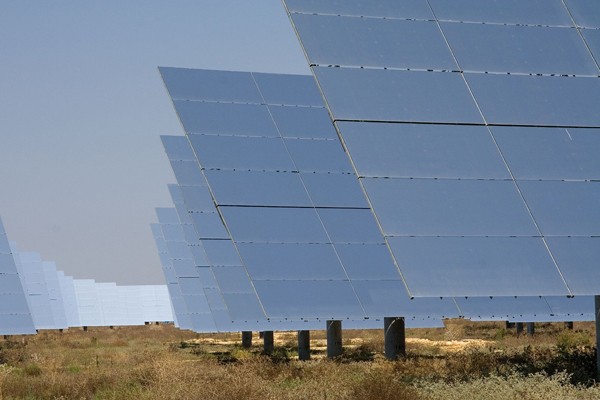Uno de los paneles utilizados en Sevilla, España, para el sistema basado en el esquema de energía solar concentrada