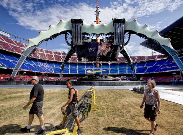 El espectacular escenario del Tour 360, que dispone de un suelo giratorio y está situado en el centro del Camp Nou