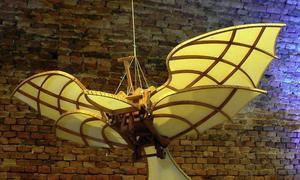 Una de las máquinas voladoras diseñadas por Leonardo da Vinci / EFE