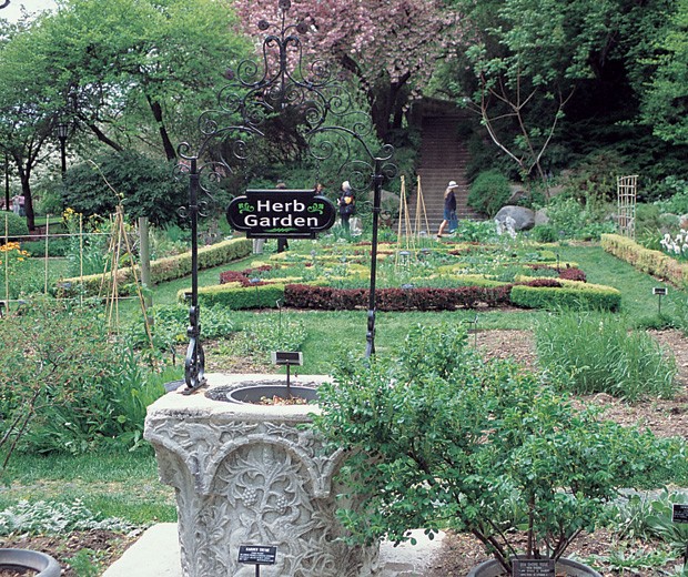 'El jardín de las hierbas' alberga plantas aromáticas, medicinales y ornamentales.