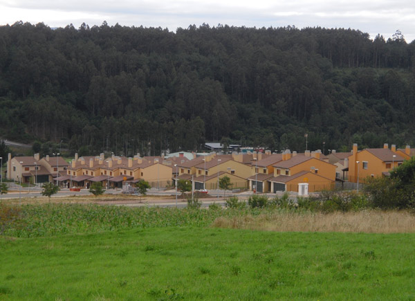 Imagen del aspecto que presenta actualmente el complejo de 1.217 viviendas de Miño (A Coruña) | M. F.