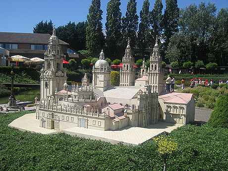 En Mini-Europe, todos los monumentos han sido reproducidos hasta en sus más mínimos detalles. 