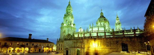 PLAZA DE LA QUINTANA--647x231 Plaza de Quintana con la Catedral al fondo/ Imagen cedida por la oficina de turismo de Santiago de Compostela