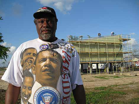 Robert Green ante un edificio en construcción. | Carlos Fresneda