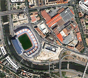 Vista aérea del Calderón y la fábrica de Mahou, zona de la futura operación urbanística | El Mundo 