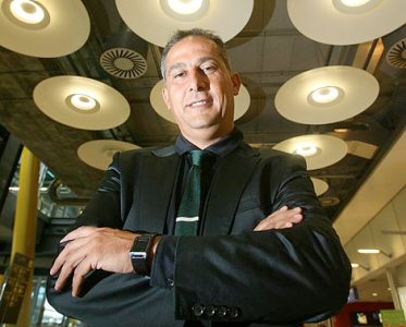 Enric Ruiz-Geli posa en la T4 de Barajas. | Foto: Alberto Cuéllar