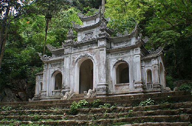 Templo en la Pagoda del Perfume, Vietnam