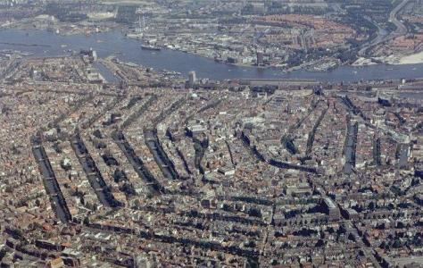 Vista aérea del Centro Histórico de Ámsterdam, Holanda