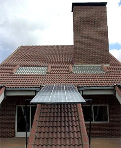 Casa con panel solar | Pedro Carreros