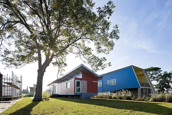 Se entregaron las primeras casas del estudio Morphosis a familias damnificadas por el huracán Katrina en 2005 Foto:Morphosis