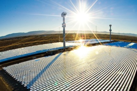 Una vista panorámica de una instalación de la compañía eSolar, en donde Google posee inversiones Foto: eSolar