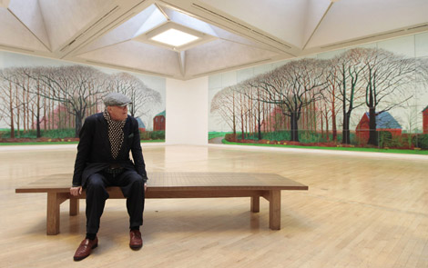 Hockney_1259065387_0 Hockney, junto a sus obras en la Tate Gallery. | AFP