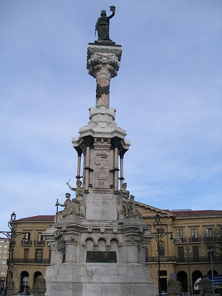 Monumento a los Fueros en Pamplona - Navarra