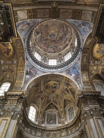 Cúpula y cascarón absidal de la iglesia de los Santos Apóstoles en Nápoles