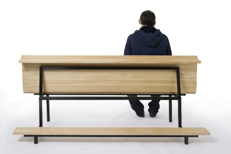 Banco-cama para iglesia de Curro Claret.- XAVIER PADRÓS - ElPais.es