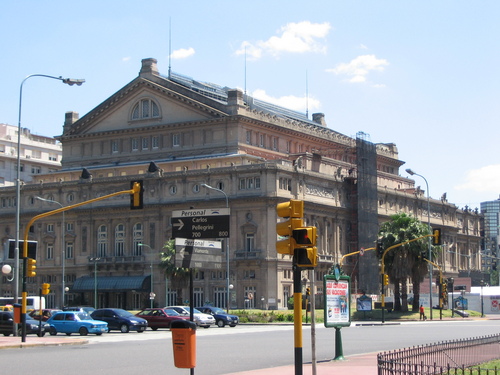 El Teatro Colón: uno de los teatros más importantes del mundo.  Wikipedia.