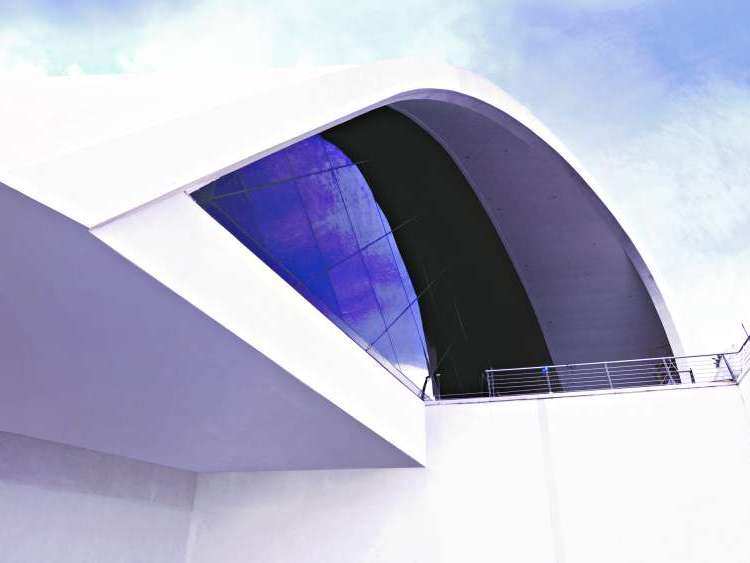 Una sala curva que potencia los sentidos - Foto: Clarin Arquitectura