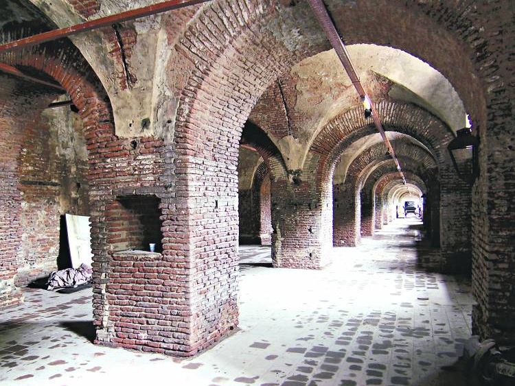 Túnel. Estado de las galerías antes de la restauración. Clarín.com Arquitectura