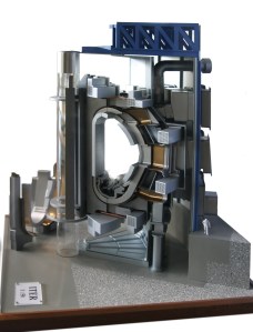 ITER-img_0237_II Sección del interior de la máquina. Vista de maqueta a escala. Wikipedia.