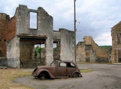2-oradour-abandoned-military-and-commune1 Foto: WebUrbanist