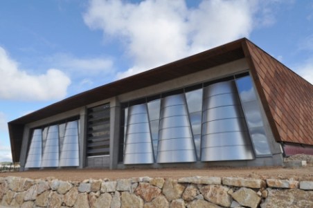 Detalle del exterior de la zona de elaboración de la nueva bodega. | I.M. - ElMundo.es