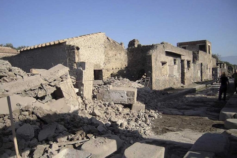 Imagen del derrumbe de la 'Domus dei Gladiatori' en Pompeya. | Efe - ElMundo.es