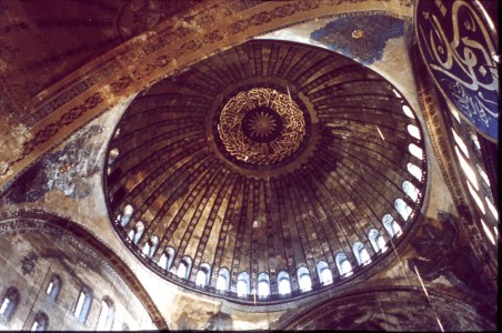 Vista interior de la cúpula. Hagia Sophia, Estambul. Turquía (Wikipedia)