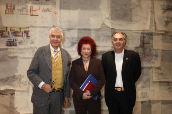 Paolo Riani, a la izquierda junto a la directgora del IVAM, Consuelo Císcar y el comisario de la exposición, José María Lozano, a la derecha. - IVAM / La Vanguardia