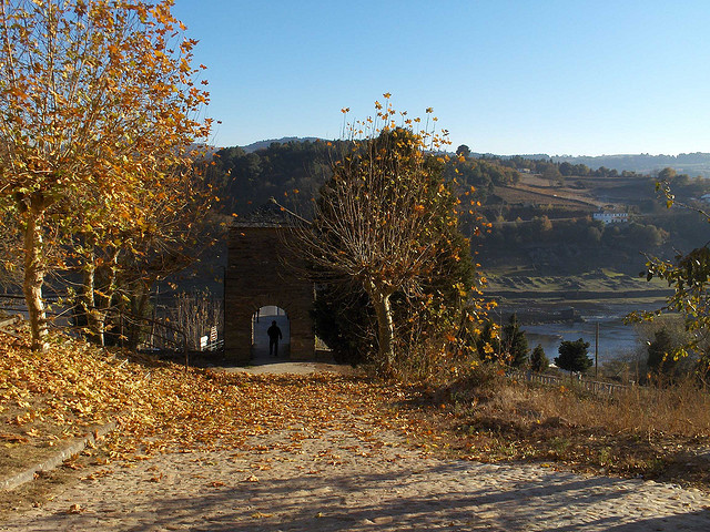 El Camino Francés, a su paso por Puertomarín (Portomarín) Galicia - Darío Álvarez, 2007