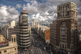 Gran Vía, Madrid. Vista general. A la derecha el Palacio de la Prensa. 2010 - Wikipedia