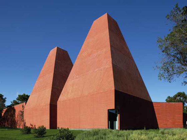 Casa das Historias Paula Rego, Portugal. Photo via Blueprint magazine. Architizer